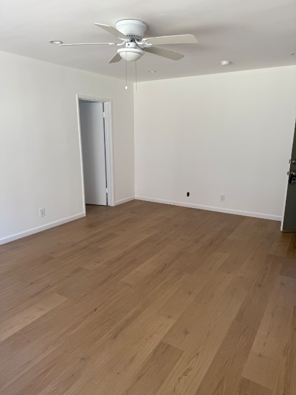 Building Photo - 2140 Beachwood Dr