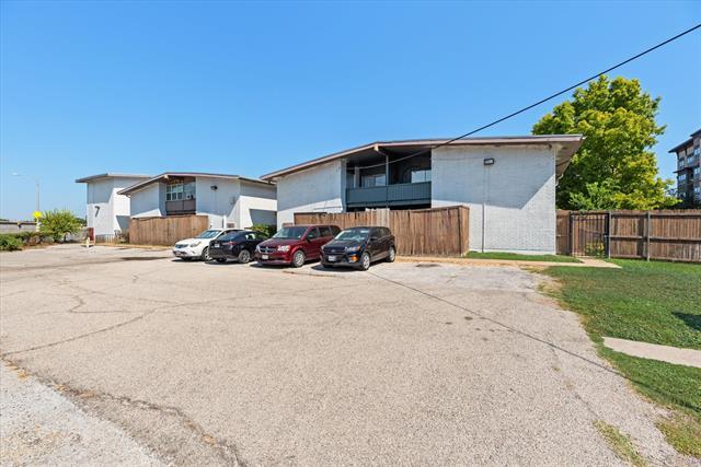 Building Photo - 2627 Douglas Ave