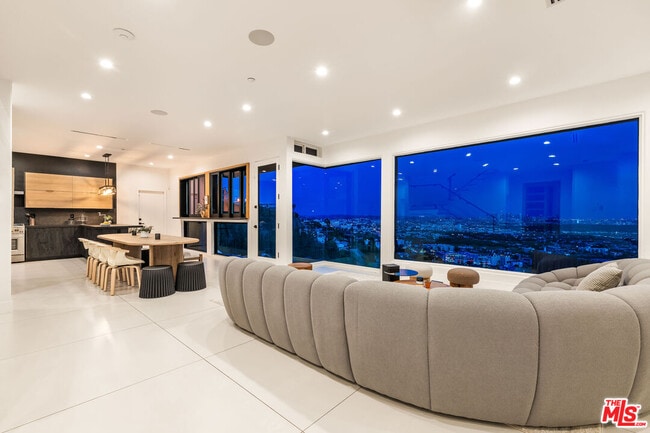 Building Photo - 8425 Hillside Ave