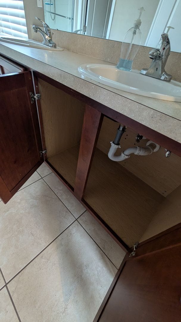 Building Photo - Two Bedrooms with floor plan at the same level and one car garage.