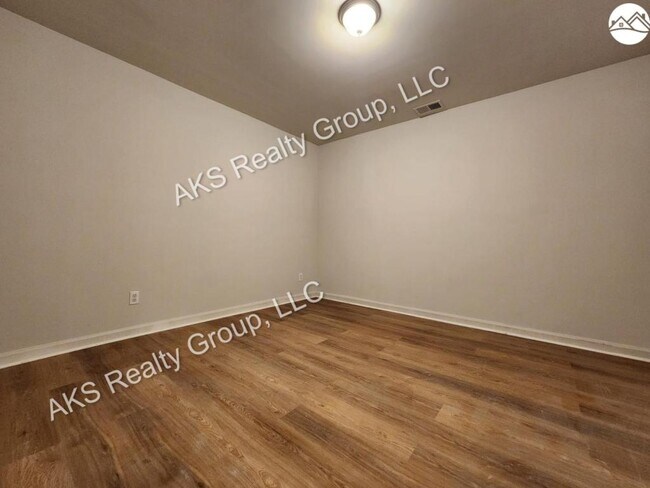Building Photo - 2269 Ridgemont Dr
