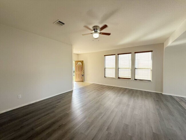 Building Photo - 1722 E Mesa Park Dr