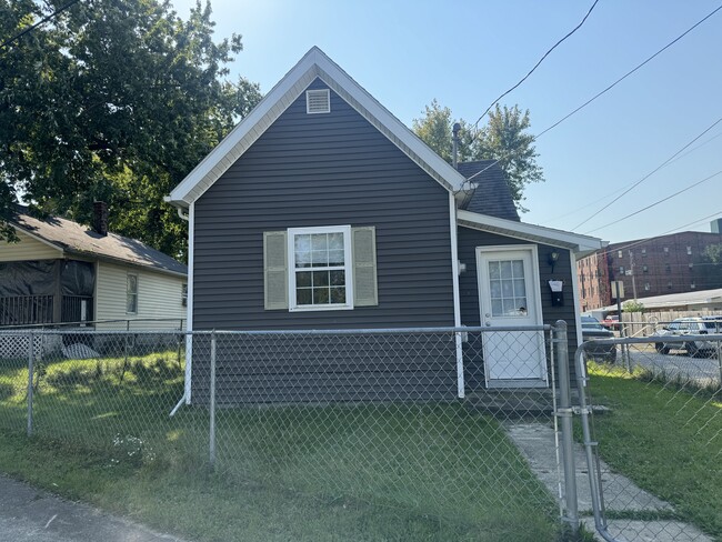 Primary Photo - 1303 E Murden St