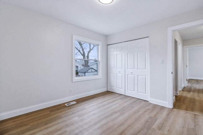 Building Photo - 3233 Wolcott St