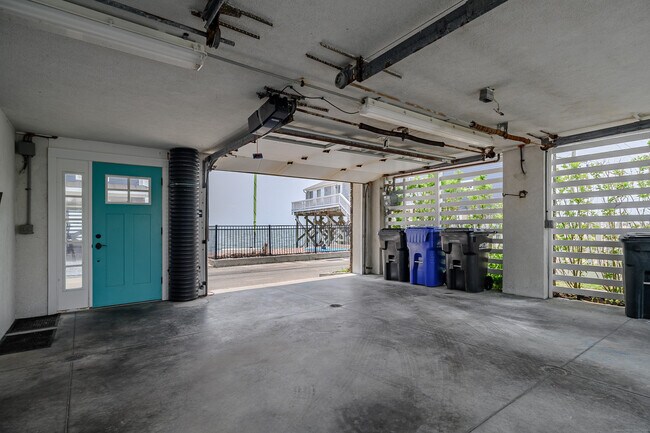 Building Photo - 2154 Fairfield Beach Rd