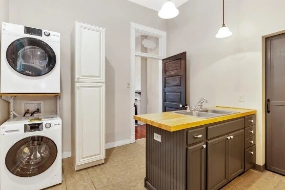 kitchen showing w/d - 2758 Orleans Ave