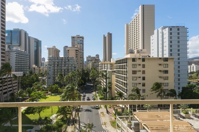 Building Photo - Seaside Towers fully furnished one bedroom...