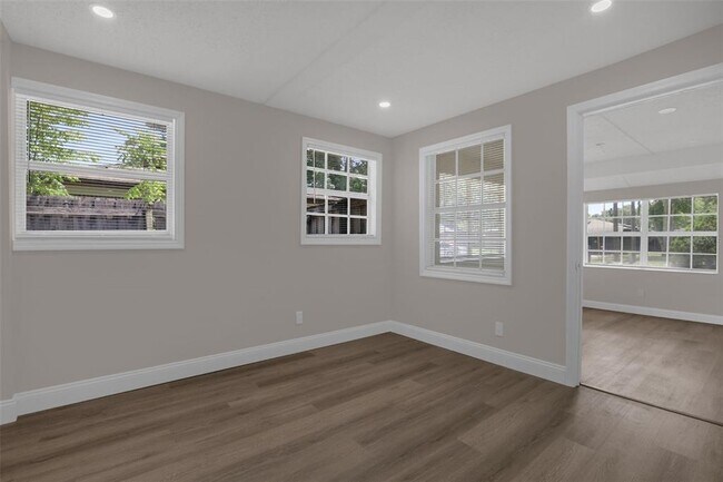 Building Photo - 518 Lavon Dr