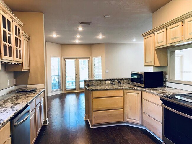 Building Photo - 10947 Palmetto Blvd