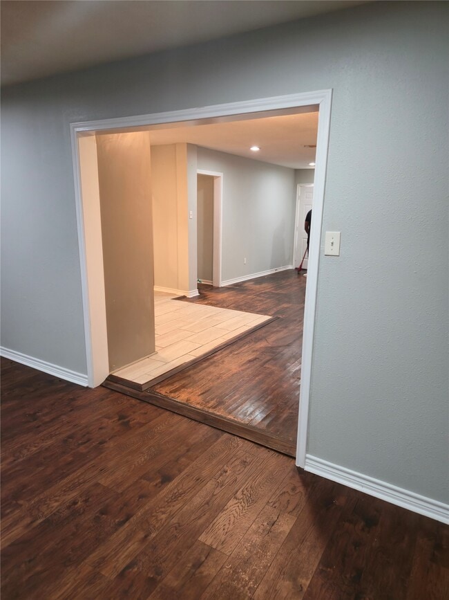 Building Photo - 5203 Pensdale St