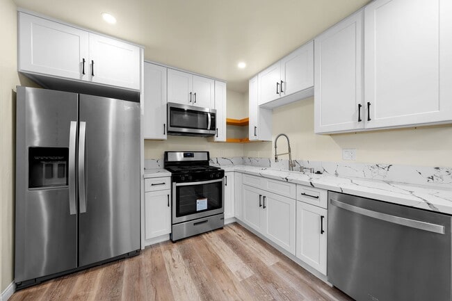 Building Photo - Beautiful newly renovated home available n...