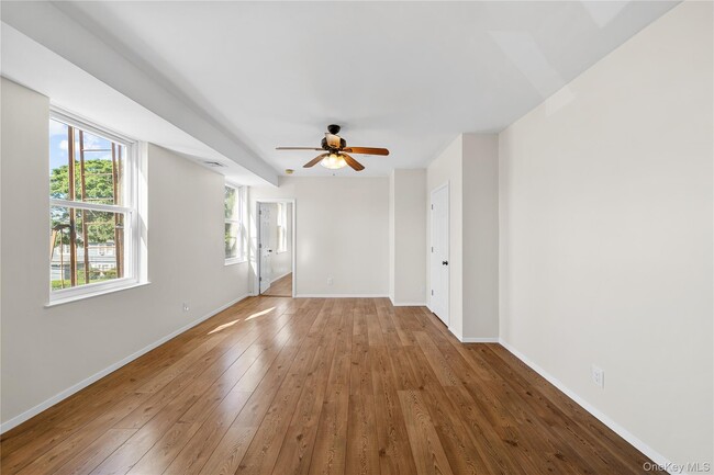 Building Photo - 402 Jericho Tpke