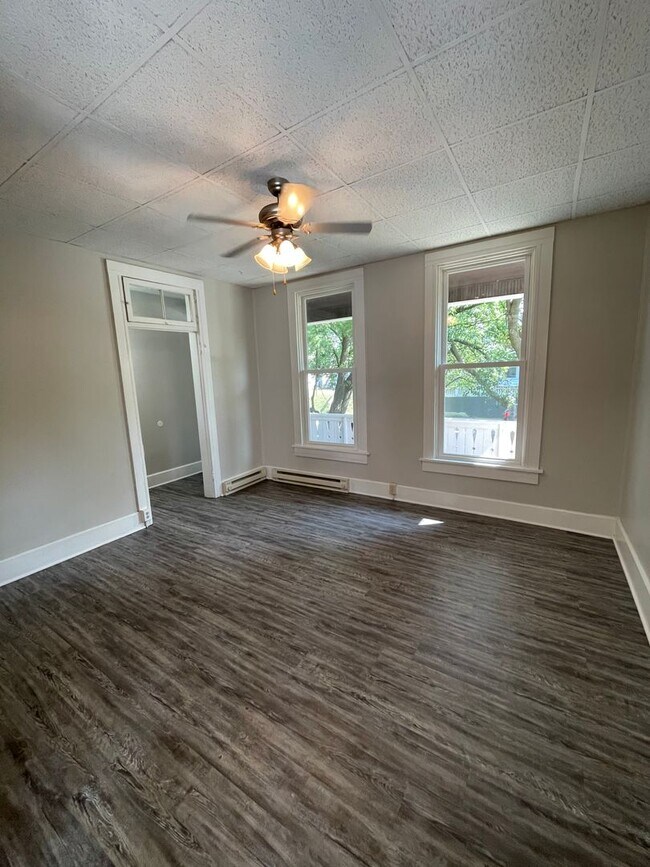 Building Photo - 112 Lincoln St