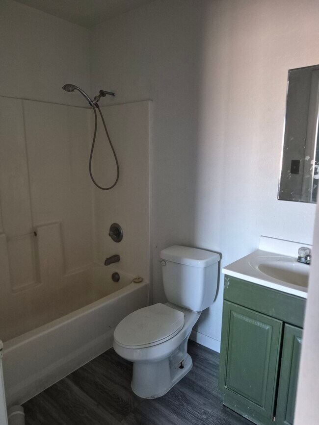 Building Photo - Pueblo Ave