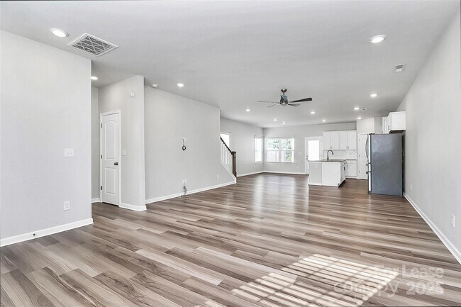 Building Photo - 646 Sagecroft Ln