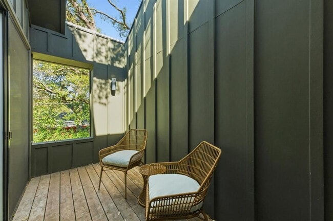 Building Photo - 5006 Gladeview Dr