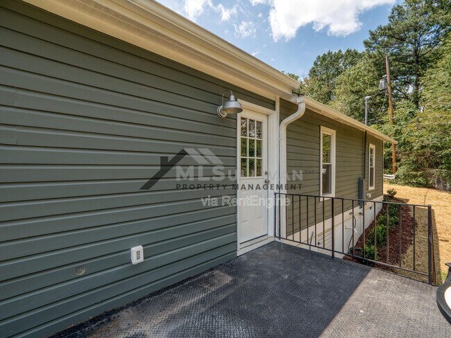 Building Photo - 1010 Cole St