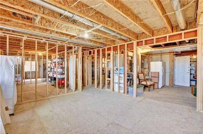 Building Photo - Elegant 4-Bedroom, 3 bathroom Home with Fi...
