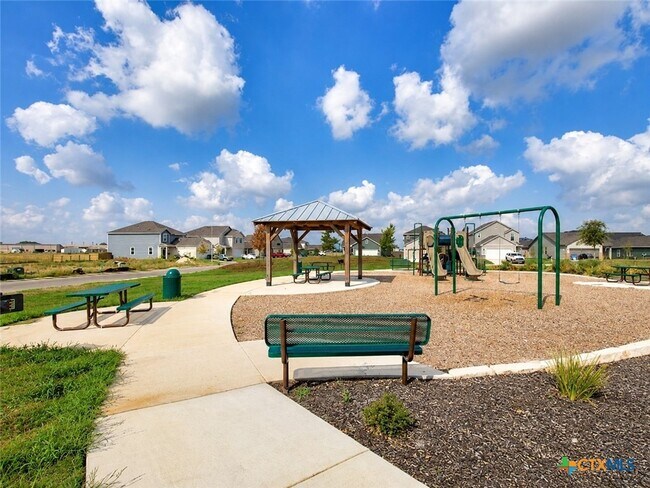 Building Photo - 2445 Ayers Dr