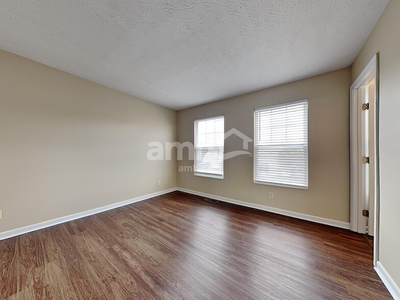 Building Photo - 10735 Chinkapin Cir