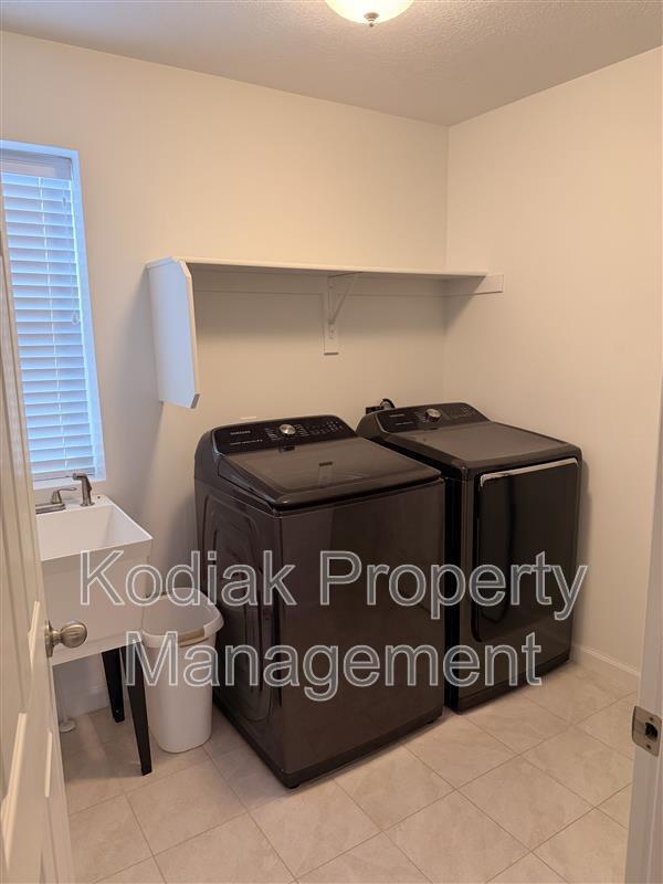 Building Photo - 3155 N 1500 E