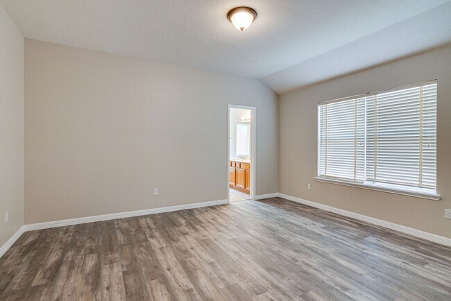 Building Photo - 6718 Valley Branch Dr