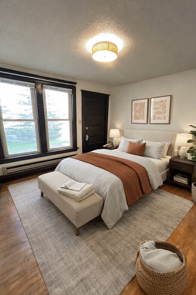 Building Photo - 1st Floor 1+ Bedroom Apartment! AVAILABLE MAY!