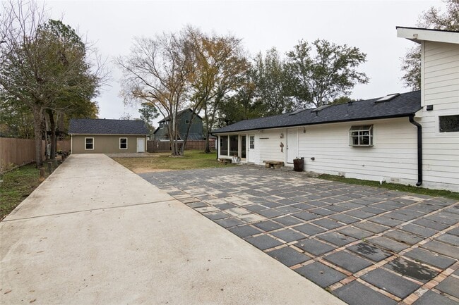 Building Photo - 1910 East Ave