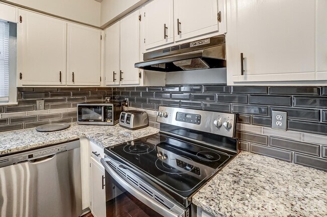 Building Photo - 8518 Castle Pine Ct