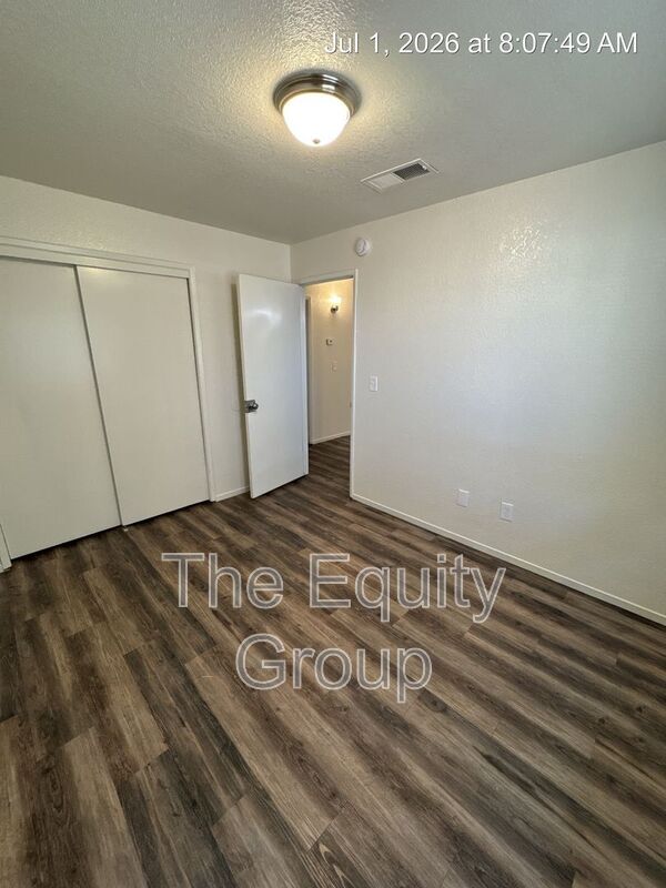 Building Photo - 10931 Thompson Dr