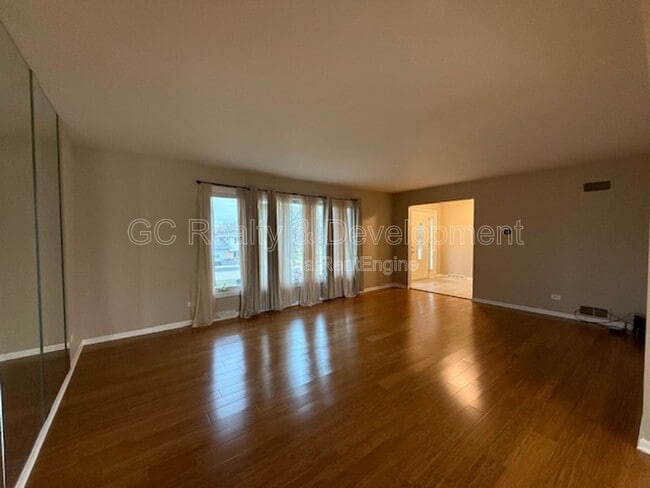 Building Photo - 609 Pinecroft Dr