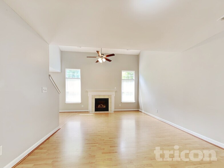 Building Photo - 619 Overlook Rd
