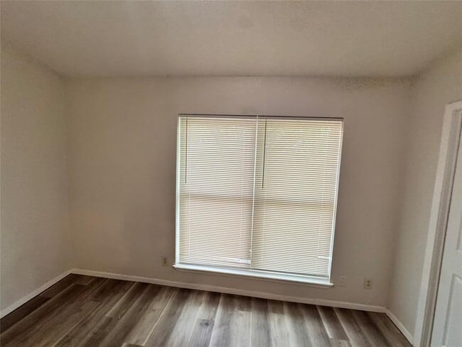 Building Photo - 3822 Southway Dr