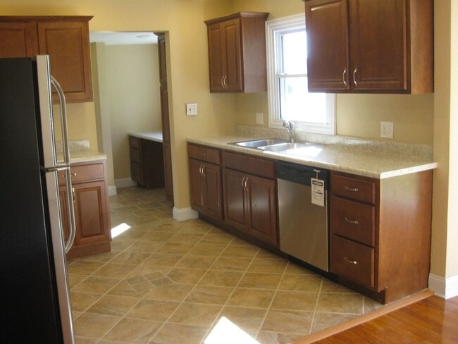 Building Photo - Lease 2 Own ...This Great South Springfiel...