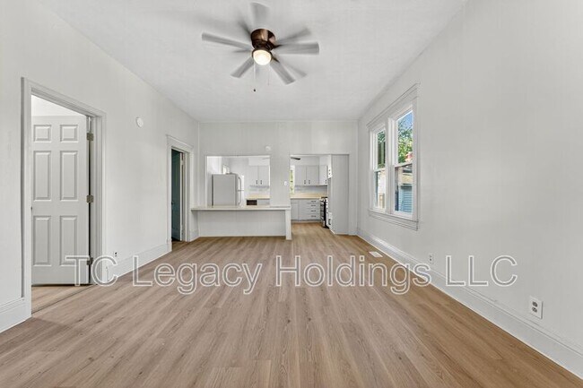 Building Photo - 115 Martin St