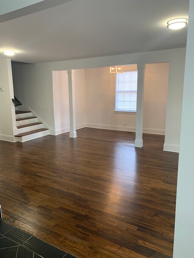 Building Photo - 1401 Villa Pl