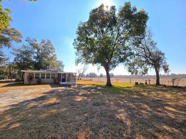 Building Photo - Charming 2-Bedroom Home with Countryside Views and Modern Amenities
