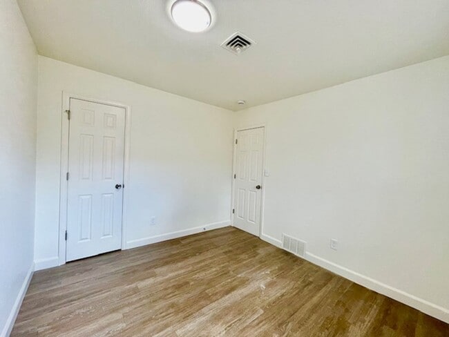 Building Photo - Remodeled Ranch Duplex