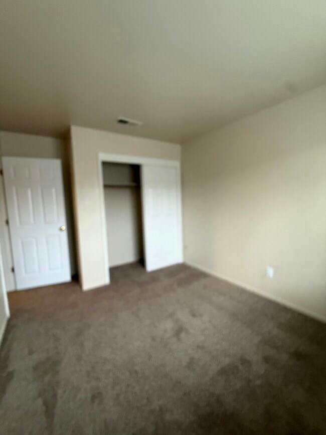 Building Photo - 1725 S Sacramento St