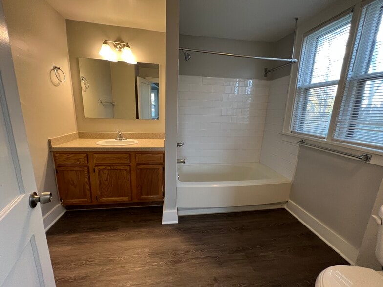 Building Photo - 1210 Mason St NE