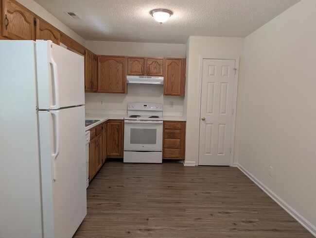 Building Photo - Move In ready Ranch style home located in ...