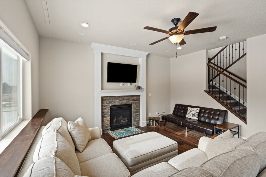 Building Photo - Modern Comfort Meets Mountain Beauty – 4-B...
