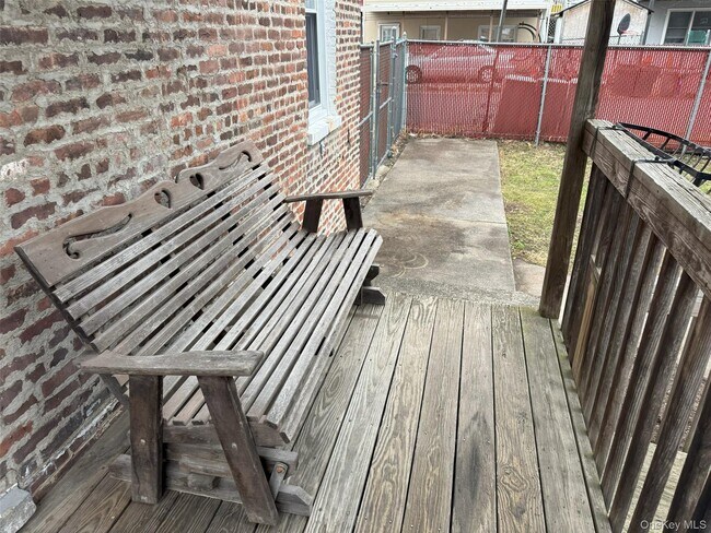 Building Photo - 6 Tor Ave