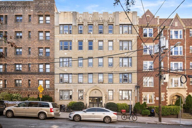 Building Photo - 137 Kensington Ave