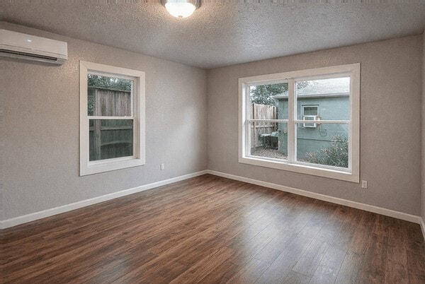 Building Photo - 511 W Cleveland St