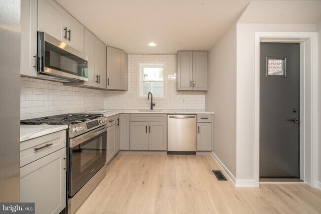 Building Photo - 1238 S Warnock St