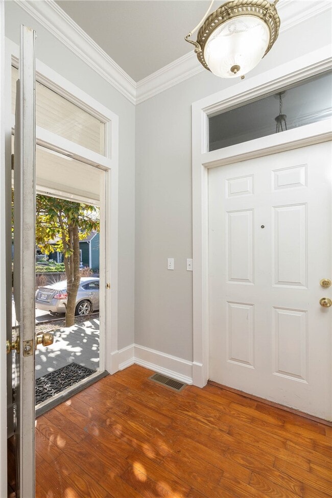 Building Photo - 349 Rollston Ave