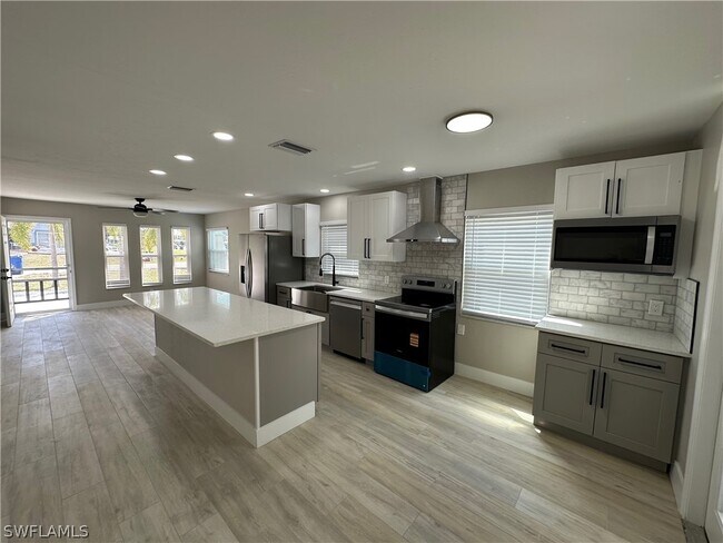 Building Photo - 9161 Seville Rd