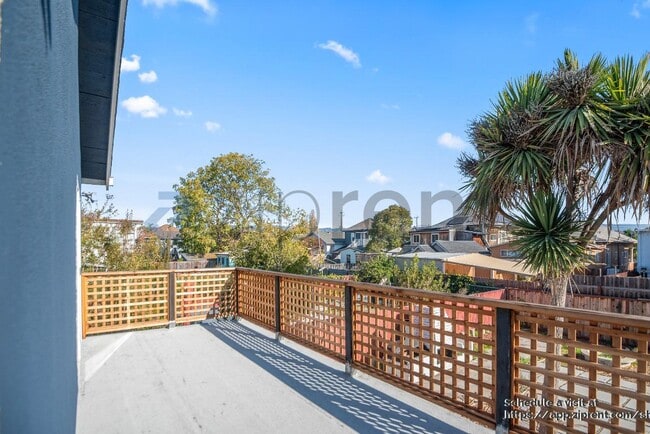 Building Photo - 2906 Adeline St