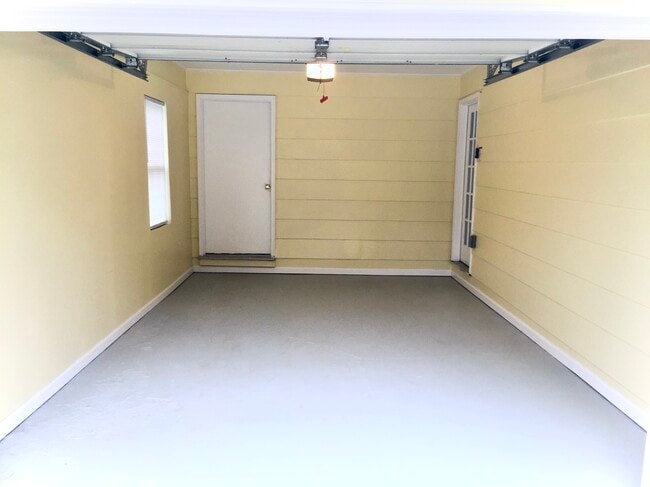 Building Photo - 407 Tavern Hill Rd